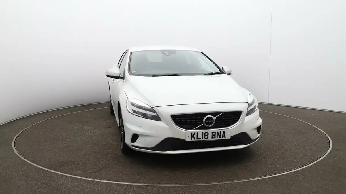 2018-volvo-v40-15-t2-r-design-nav-plus-big-41