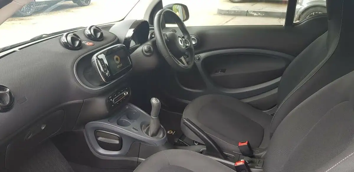 2019-smart-fortwo-10-urban-shadow-edition-big-7