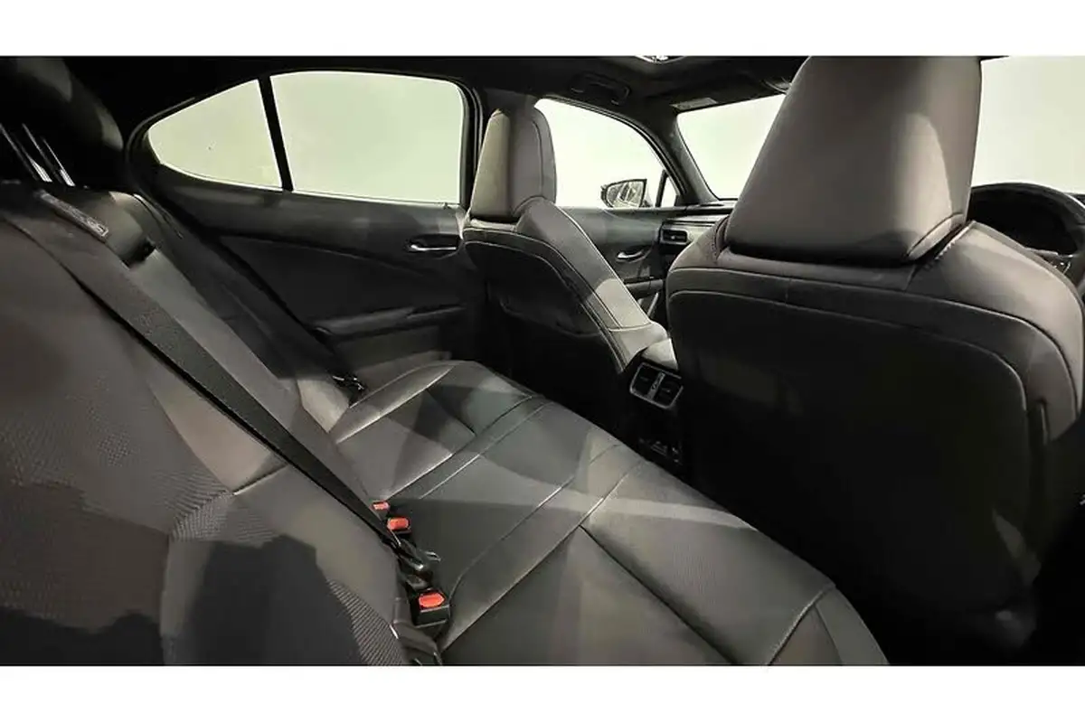 2021-lexus-ux-300e-e-ux-big-26