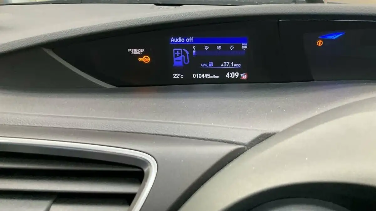 2015-honda-civic-18-s-1-cd-hatchback-big-13