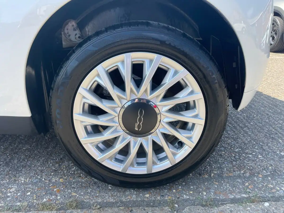 2018-fiat-500-12-lounge-big-13