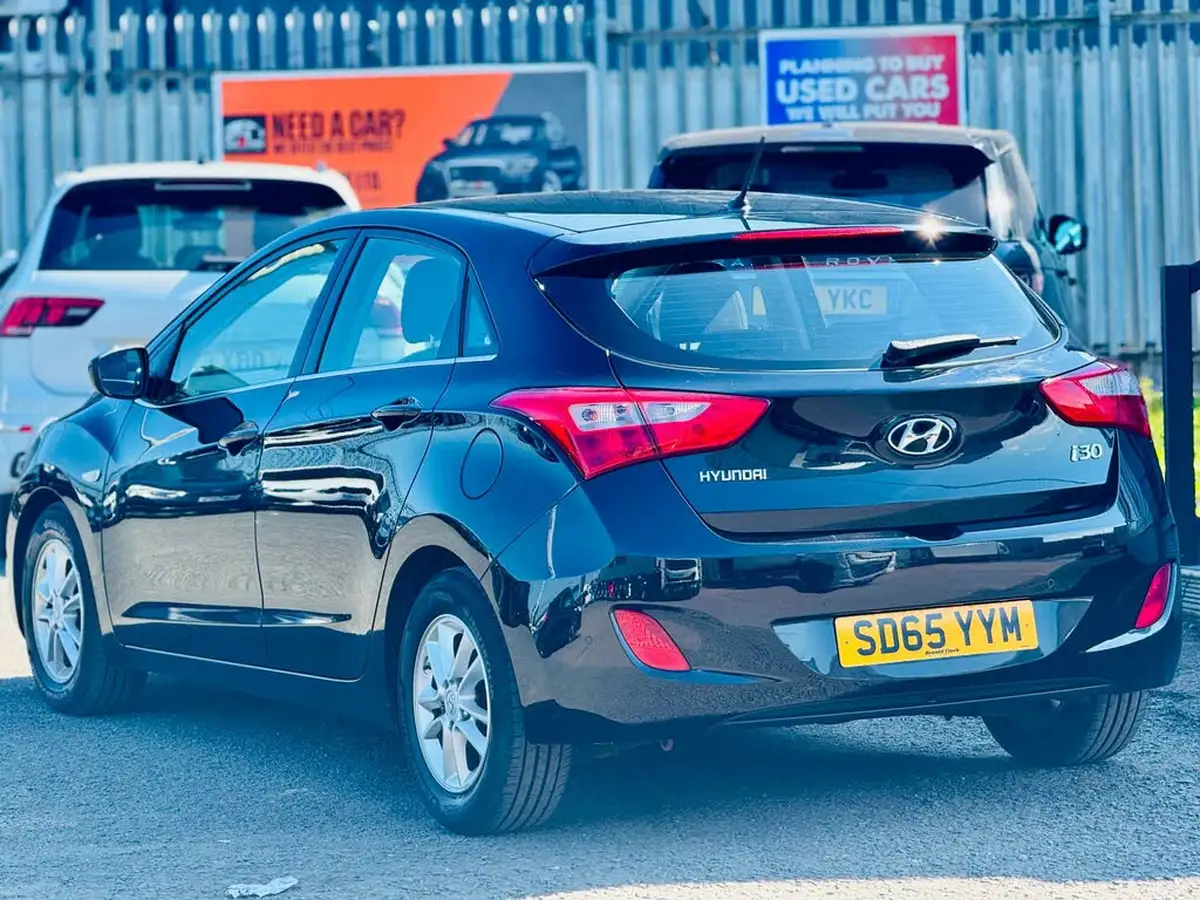 2015-hyundai-i30-16crdi-se-110ps-hatchback-big-8