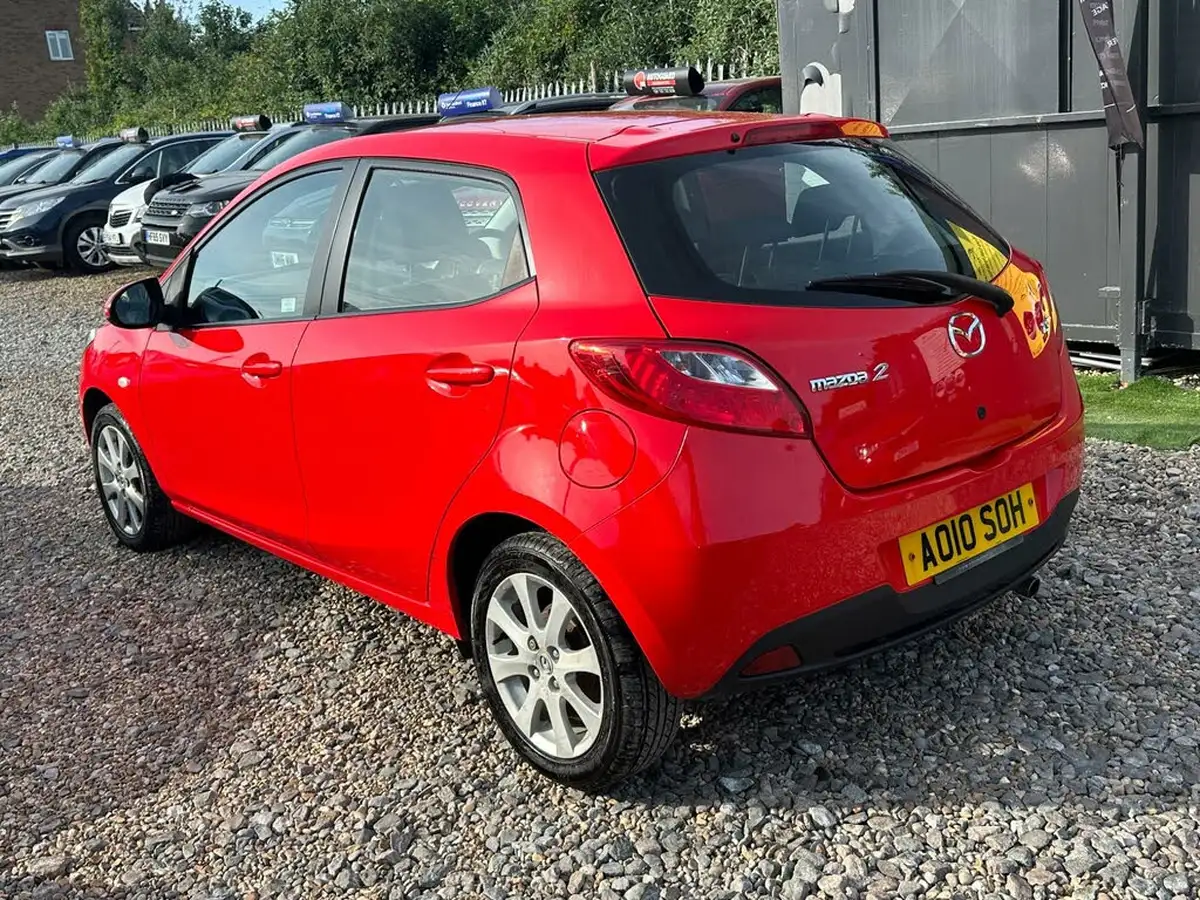 2010-mazda-mazda2-13-ts2-5d-big-10