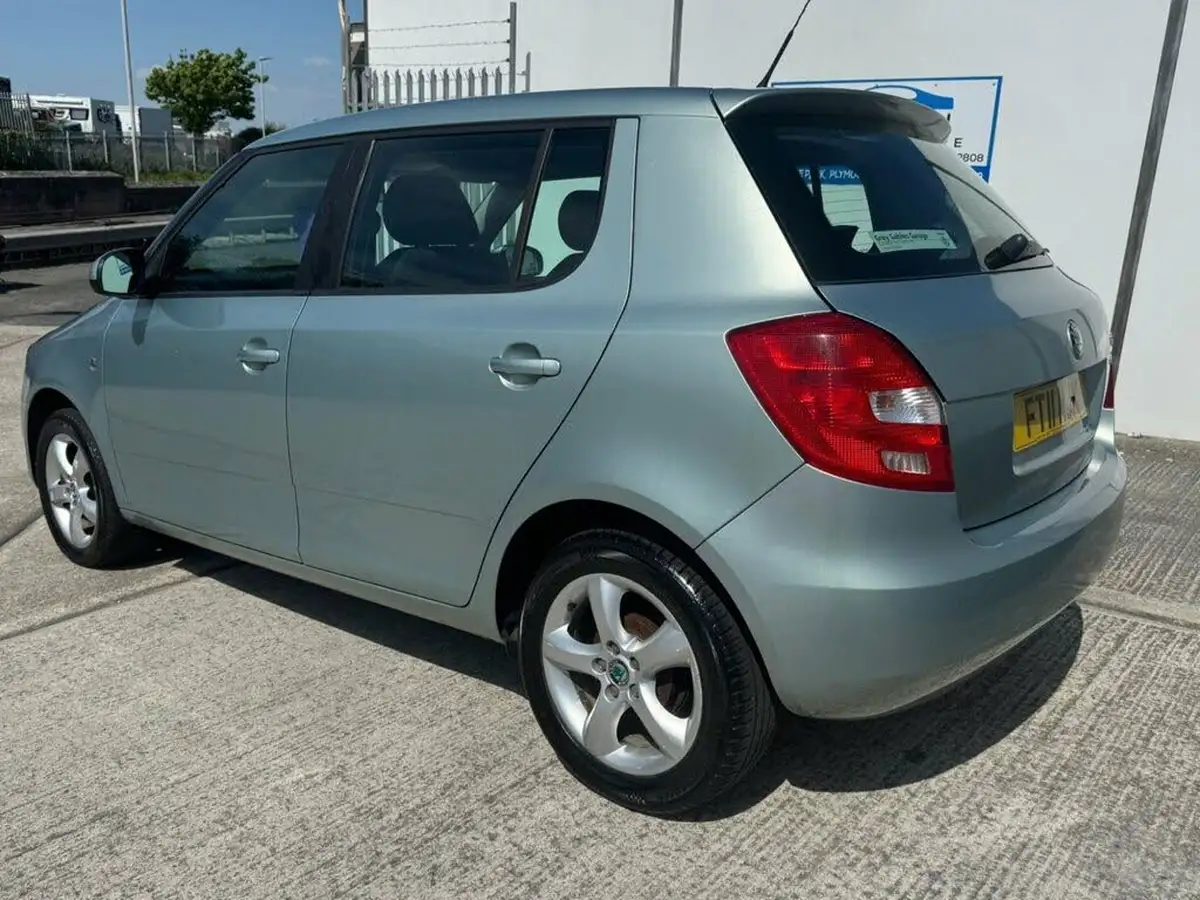 2011-skoda-fabia-12-se-plus-12v-70bhp-plus-hatchback-1198cc-big-2
