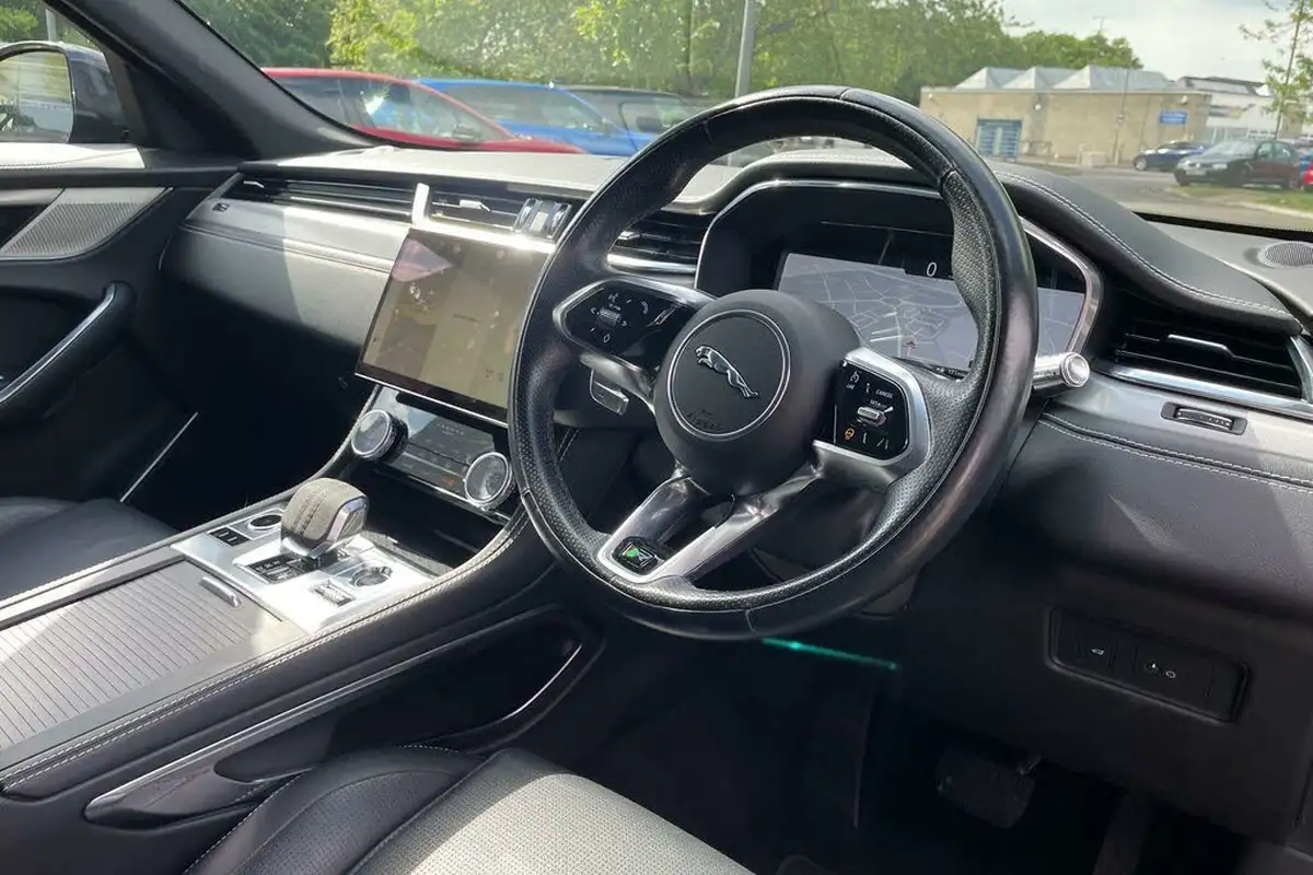 2021-jaguar-f-pace-20-d200-r-dynamic-s-mhev-big-30