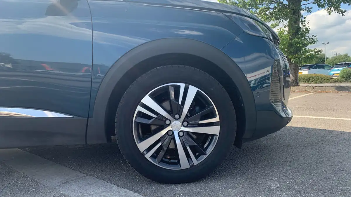 2022-peugeot-3008-suv-12-puretech-allure-premium-eat8-big-16