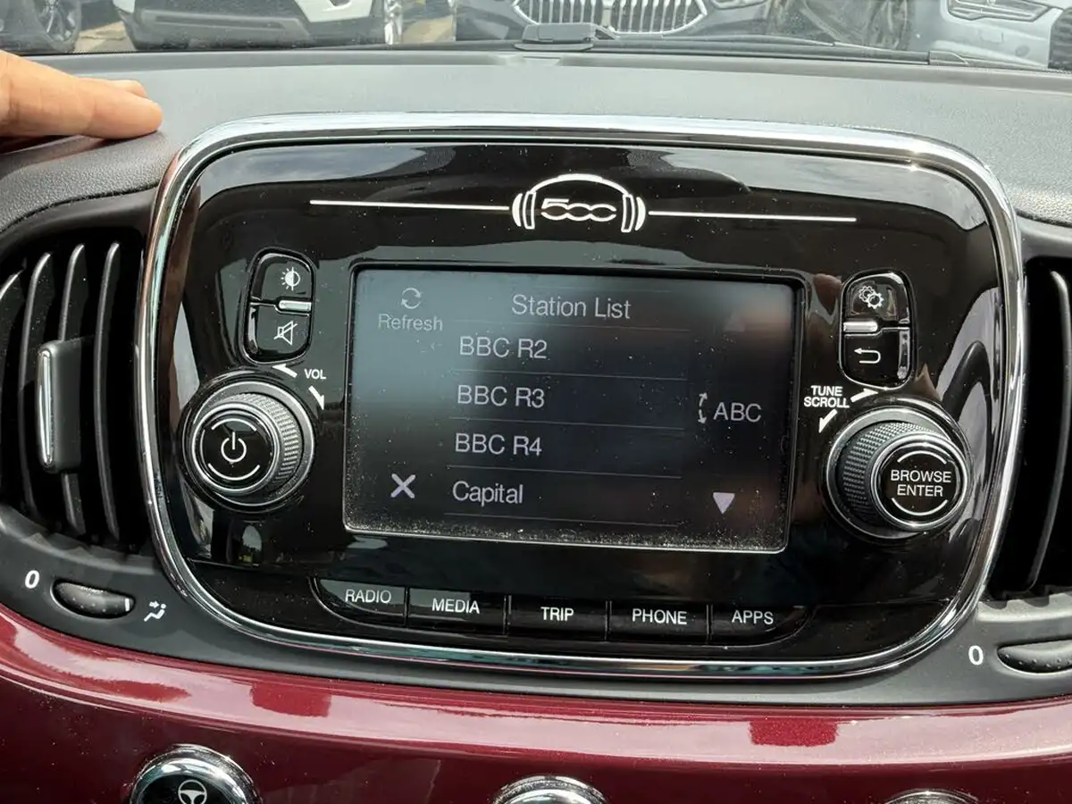 2015-fiat-500-12-lounge-ss-dualogic-big-22