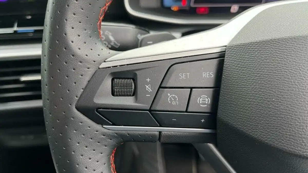 2024-seat-leon-14-e-hybrid-fr-sport-estate-big-26