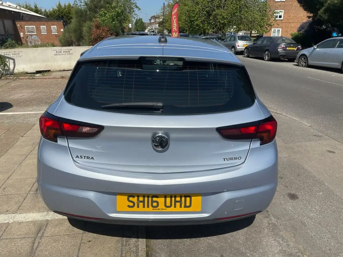 2016-vauxhall-astra-14i-16v-turbo-sri-150ps-hatchback-big-5