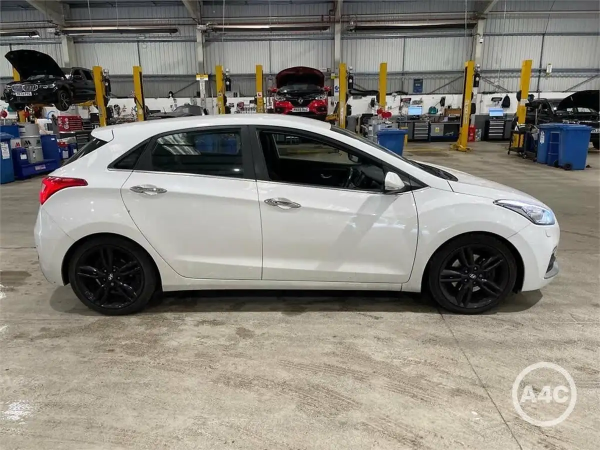 2016-hyundai-i30-16-turbo-5d-big-3