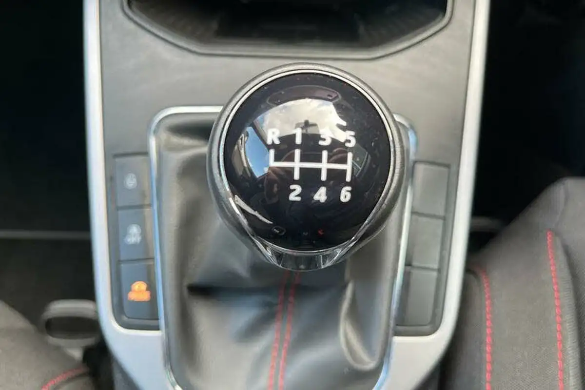 2021-seat-arona-10-tsi-fr-red-edition-big-33