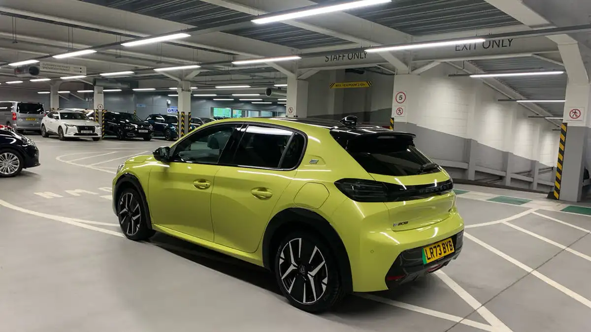 2024-peugeot-208-e-gt-156ps-51kwh-big-4