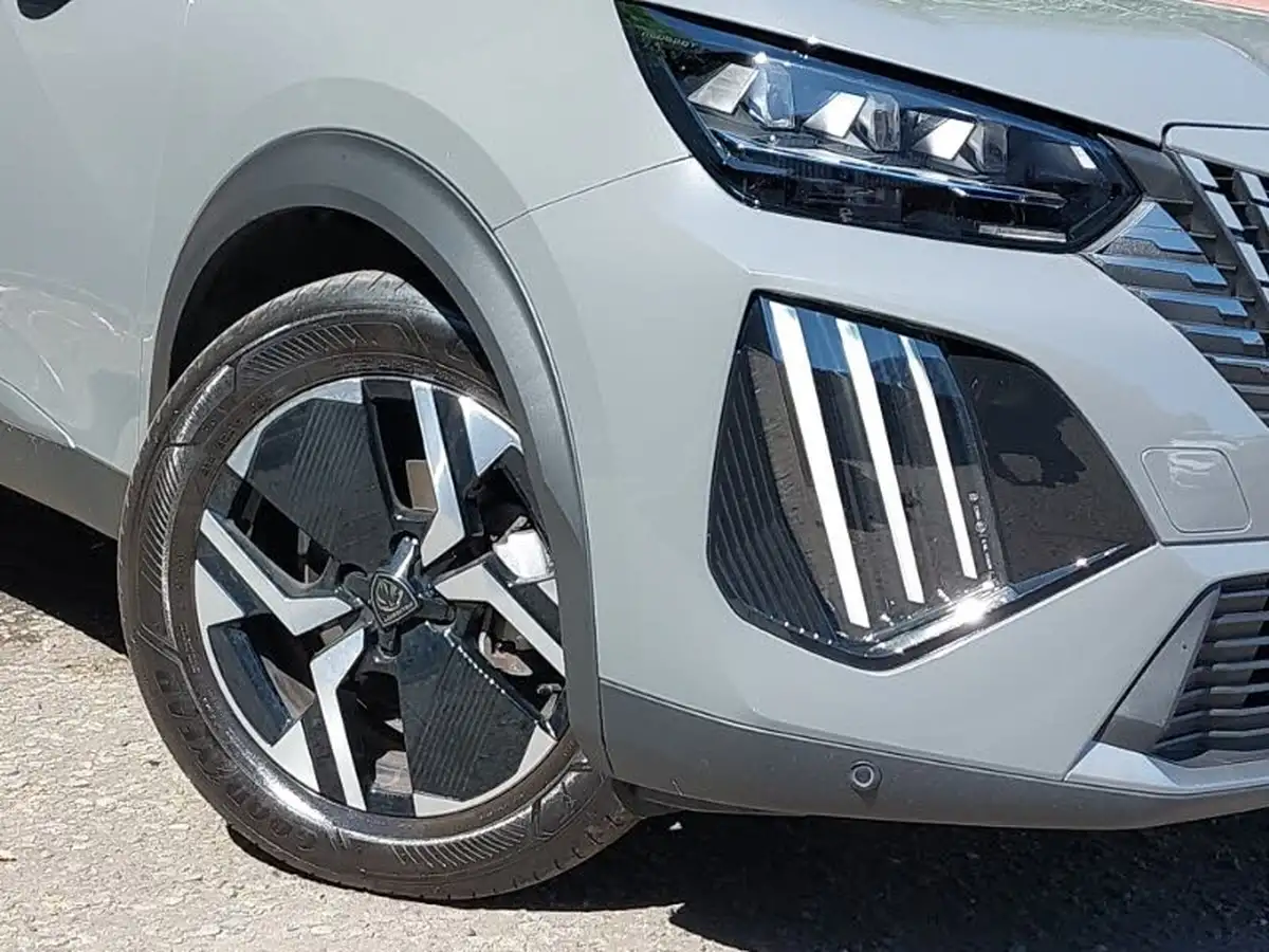 2023-peugeot-2008-suv-big-8