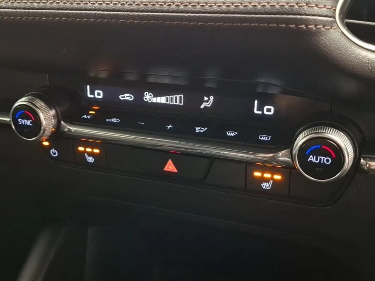 2023-mazda-mazda3-20-e-skyactiv-x-exclusive-line-hatchback-5d-big-16