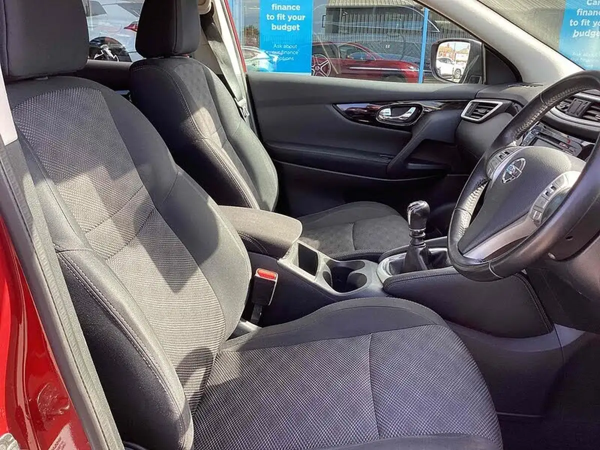 2015-nissan-qashqai-12-n-tec-big-8