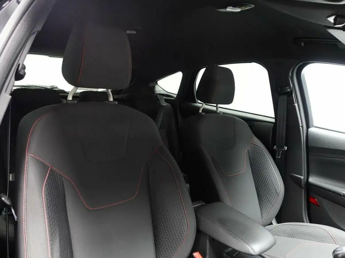 2018-ford-focus-10t-st-line-x-140ps-hatchback-big-1