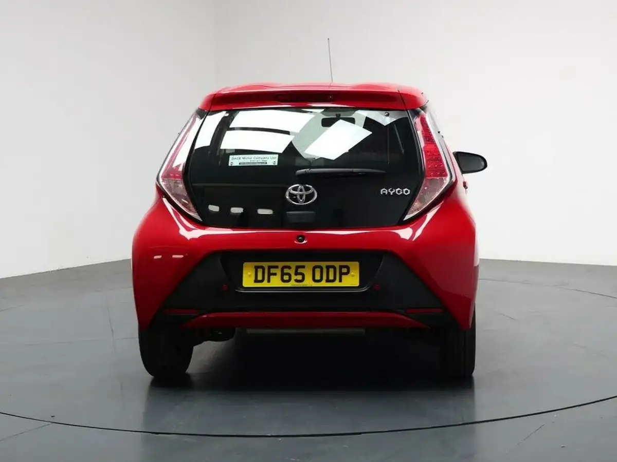 2015-toyota-aygo-10-vvt-i-x-play-5d-x-shift-big-10