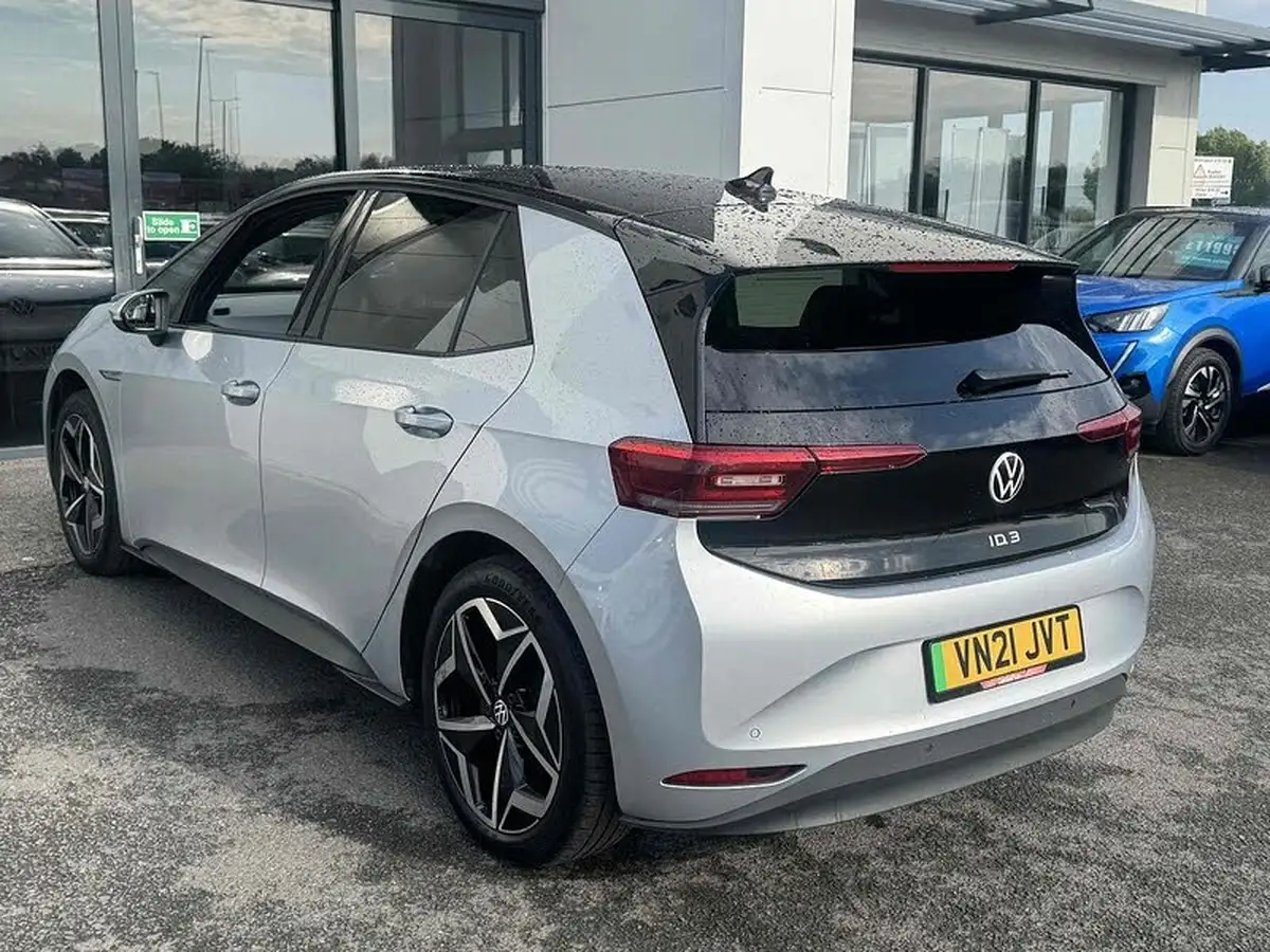 2021-volkswagen-id3-e-tour-big-16