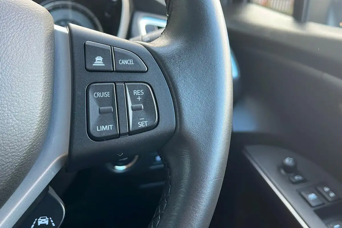 2024-suzuki-s-cross-15-motion-big-47
