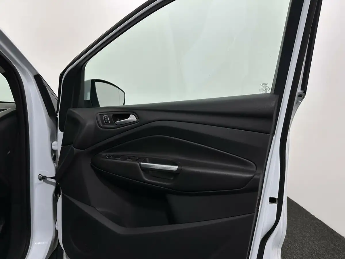 2017-ford-kuga-20tdci-titanium-150ps-big-26