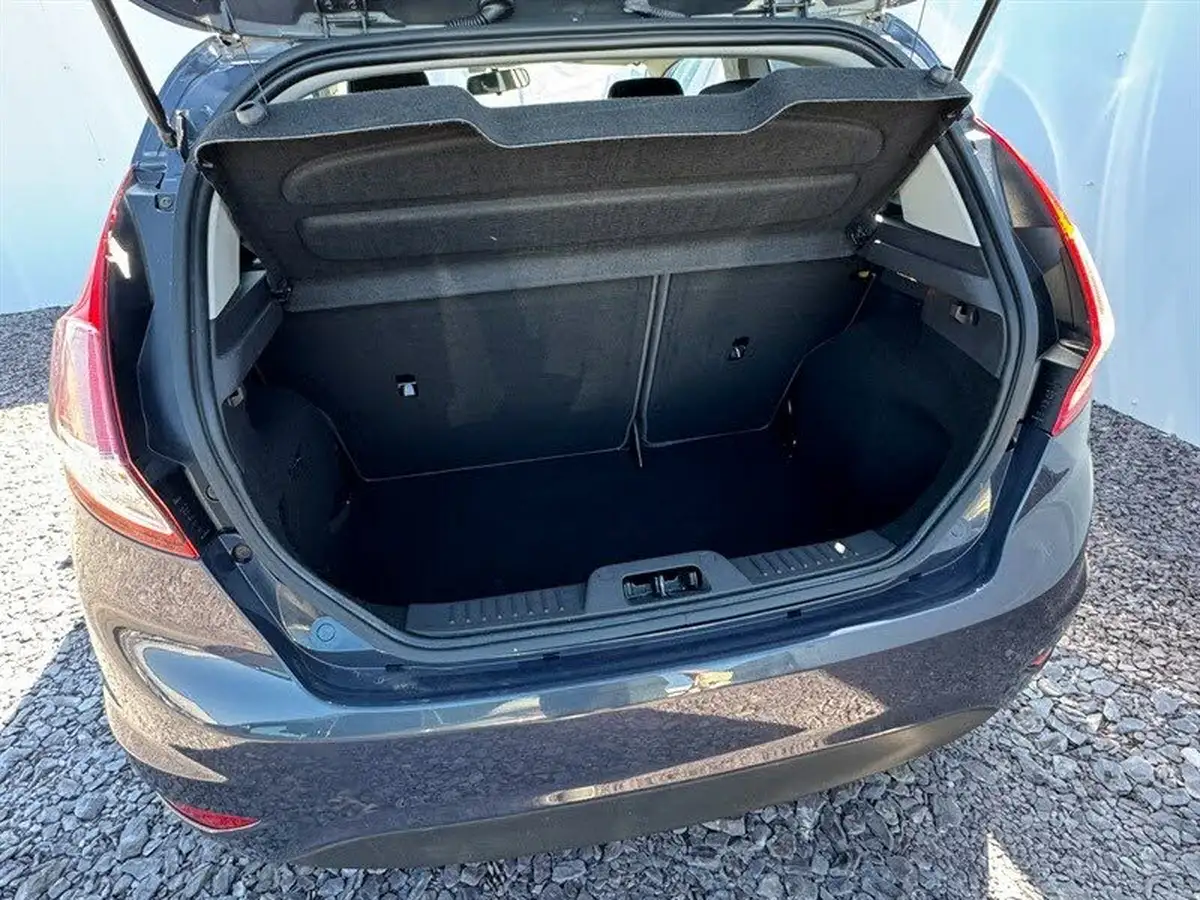 2013-ford-fiesta-125-zetec-3d-big-20