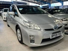 2010-toyota-prius-small-0