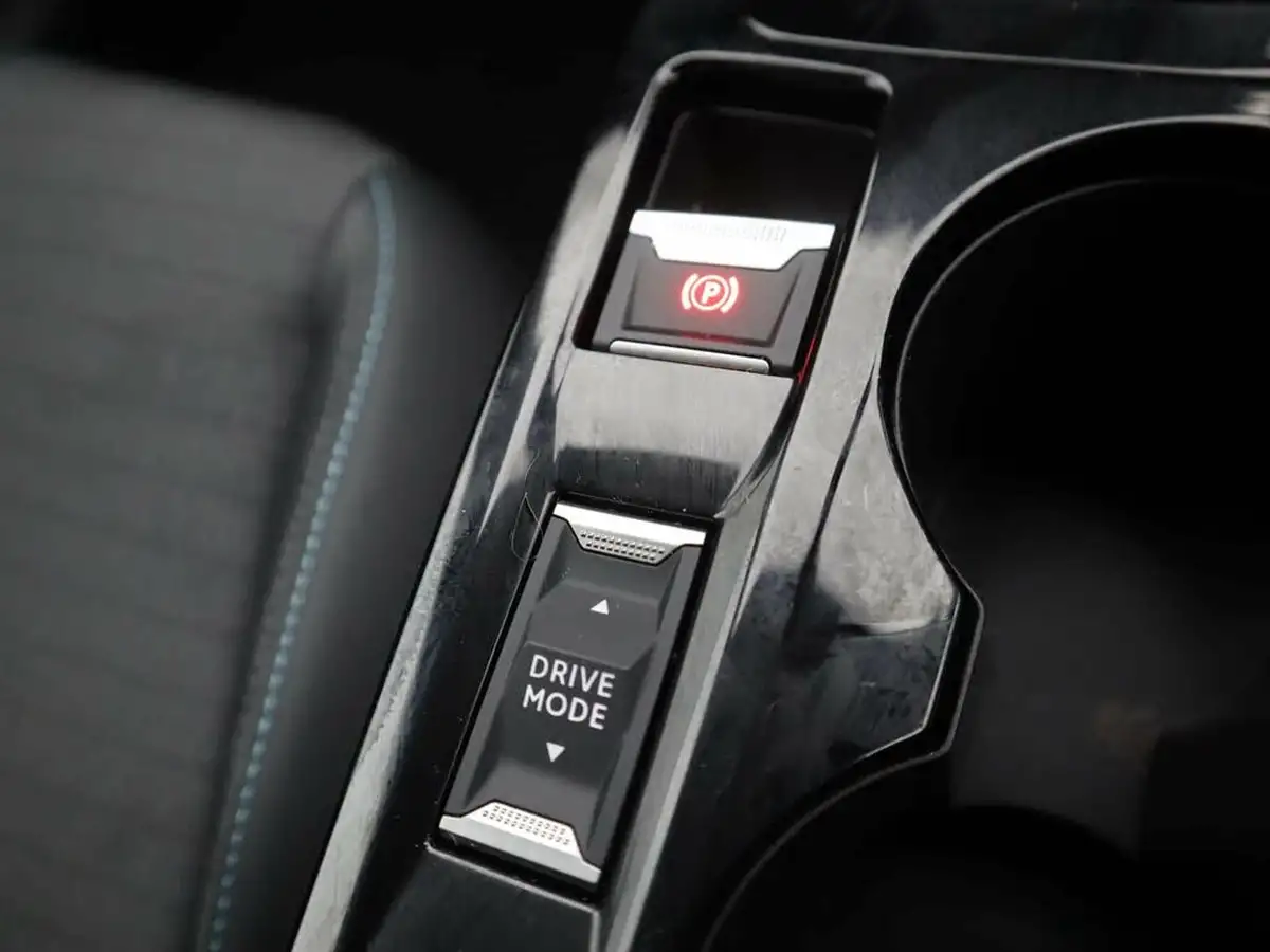 2023-peugeot-208-12-puretech-allure-premium-100ps-eat8-big-30