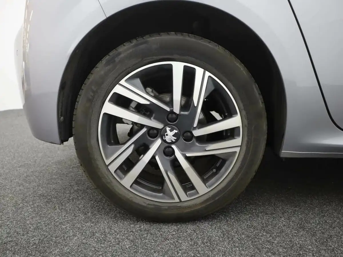 2023-peugeot-208-12-puretech-allure-premium-100ps-eat8-big-6