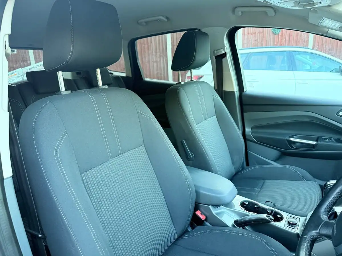 2014-ford-c-max-20tdci-titanium-powershift-big-24