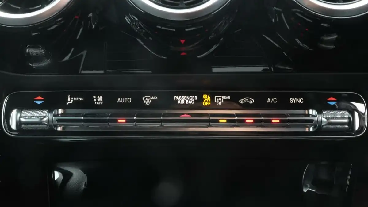 2021-mercedes-benz-a-class-20-a250-amg-line-executive-hatchback-5d-big-12
