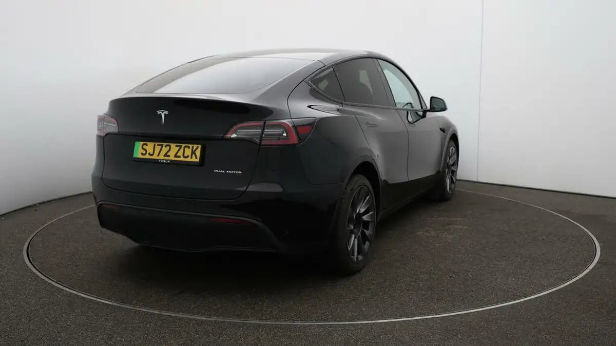 2022-tesla-model-y-e-long-range-big-53