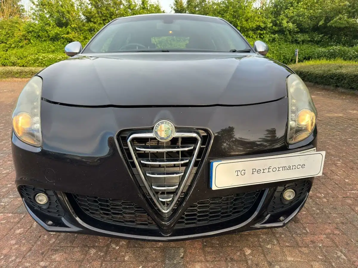 2012-alfa-romeo-giulietta-20td-veloce-140-bhp-big-5