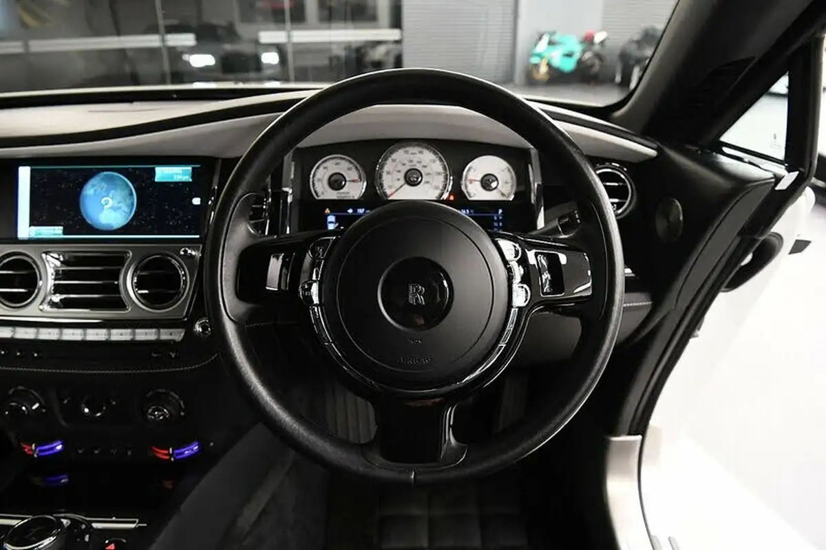 2017-rolls-royce-wraith-66-no-trim-big-24