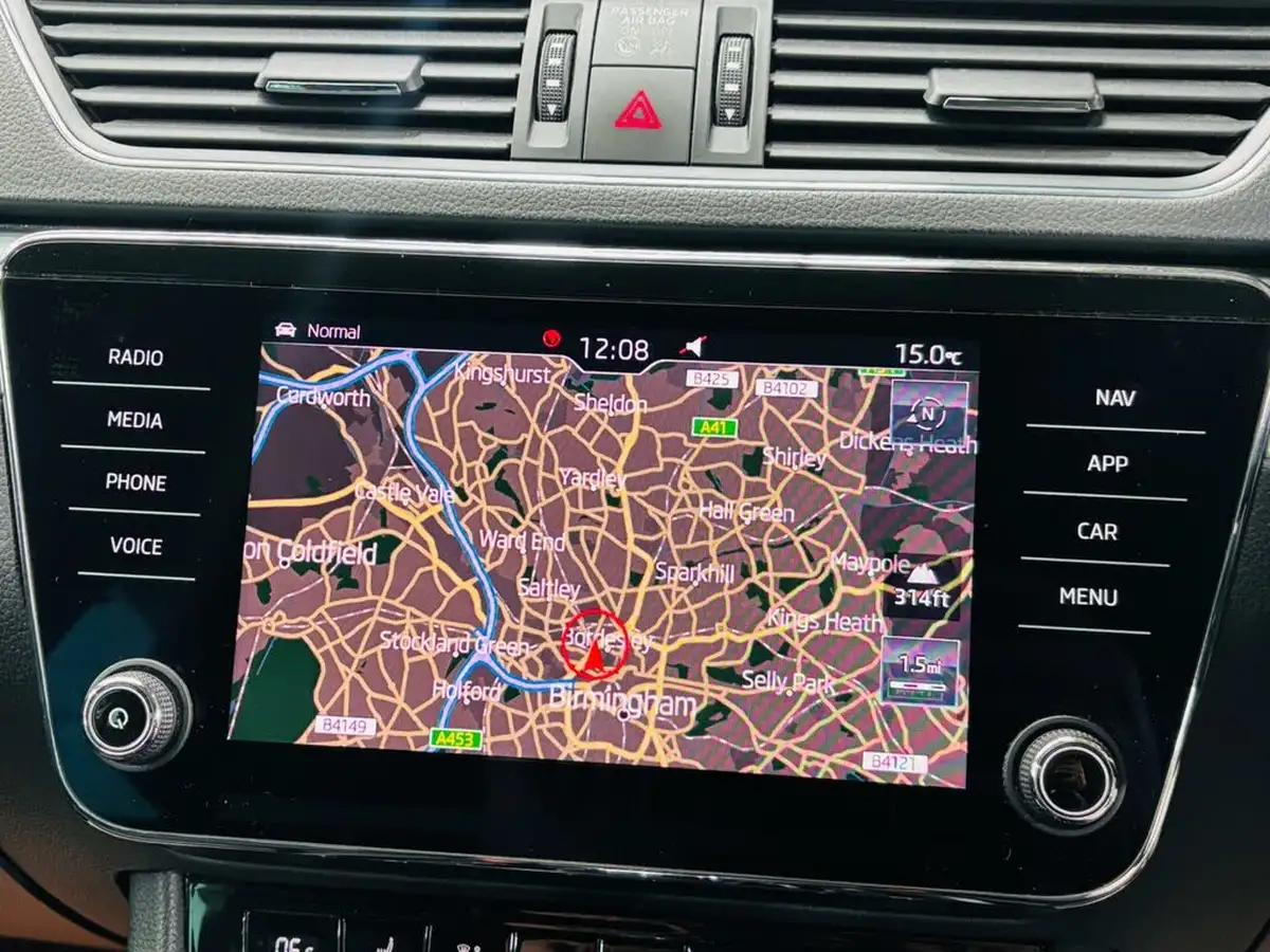 2018-skoda-superb-20tdi-scr-se-technology-estate-dsg-big-17