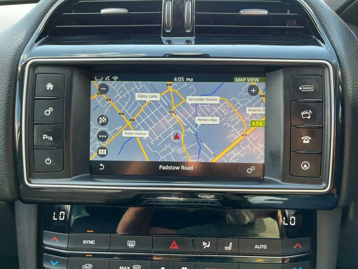 2017-jaguar-f-pace-20-i4d-prestige-180ps-ss-auto-big-37