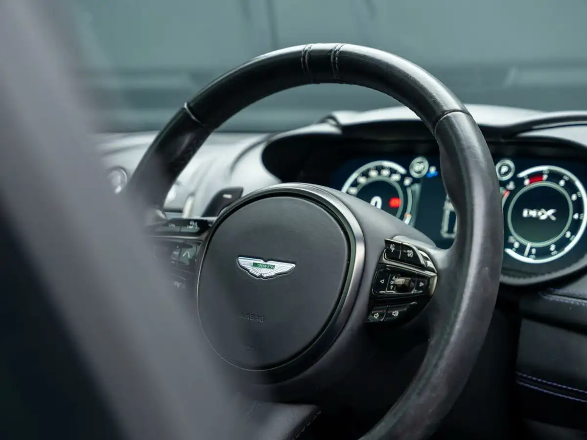 2021-aston-martin-dbx-40-v8-big-28