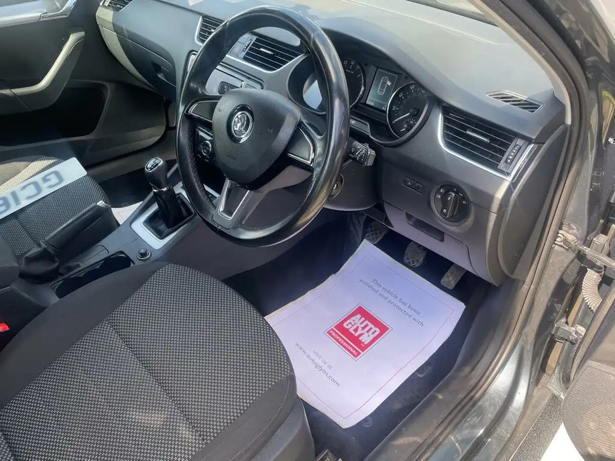 2016-skoda-octavia-20tdi-se-estate-big-12