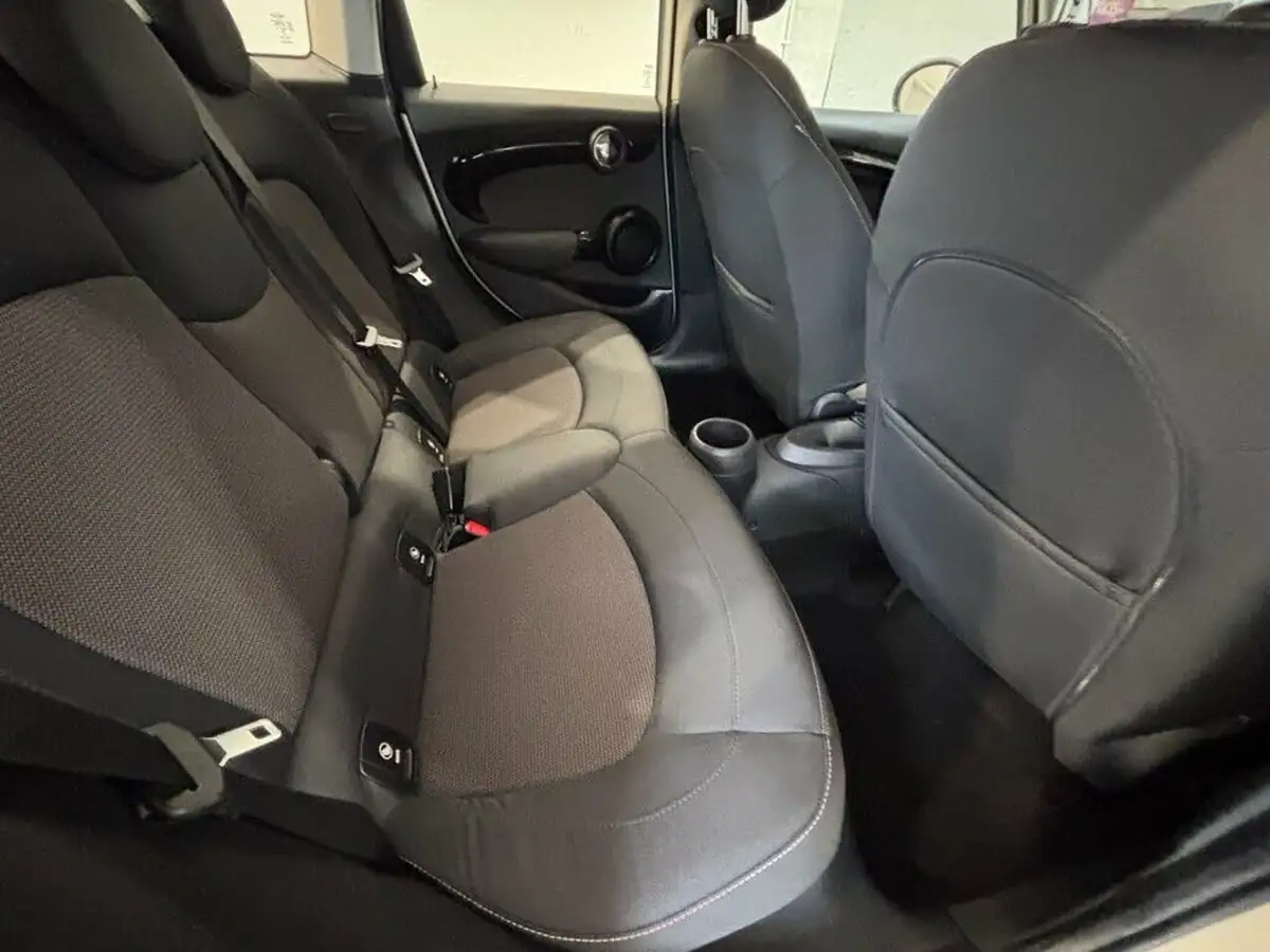 2015-mini-cooper-12-one-ss-5d-big-13