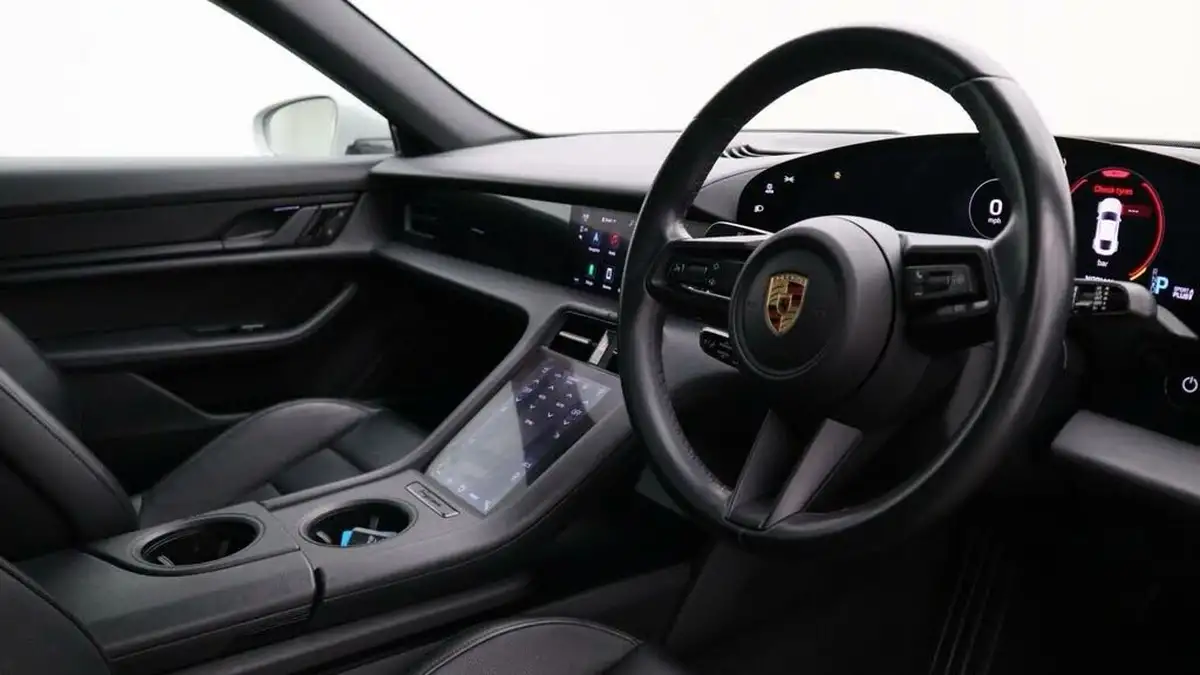 2021-porsche-taycan-e-base-476ps-performance-battery-plus-big-6