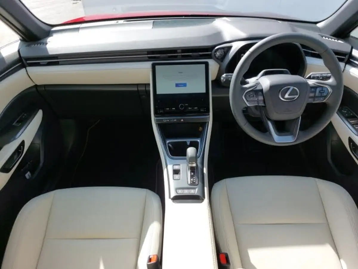 2024-lexus-lbx-15-premium-big-2