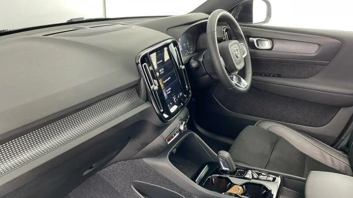 2021-volvo-xc40-15-t5-r-design-262bhp-big-1