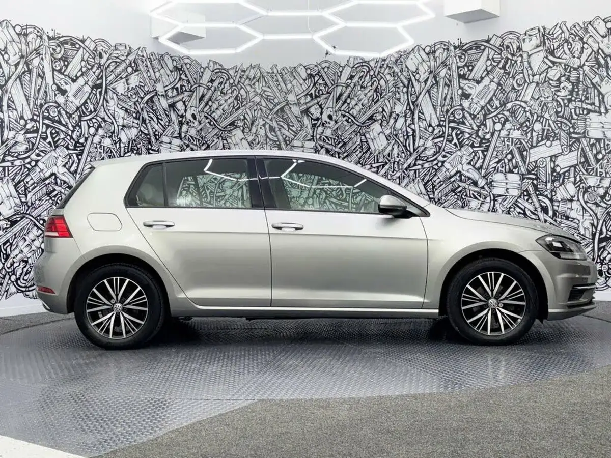 2018-volkswagen-golf-16tdi-se-hatchback-5d-dsg-big-13