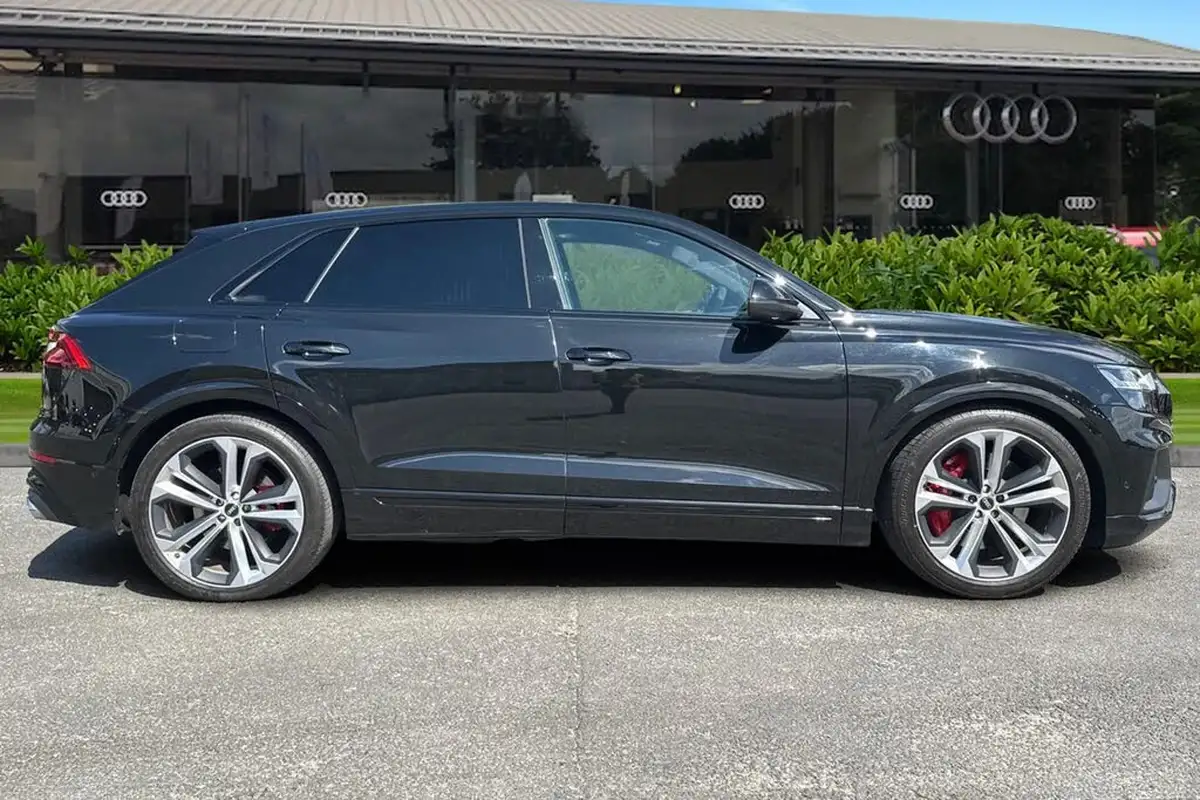 2022-audi-sq8-40-tfsi-black-edition-big-2