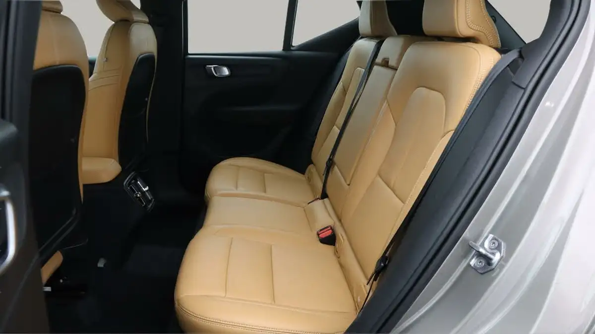 2020-volvo-xc40-20td-d3-inscription-pro-big-16