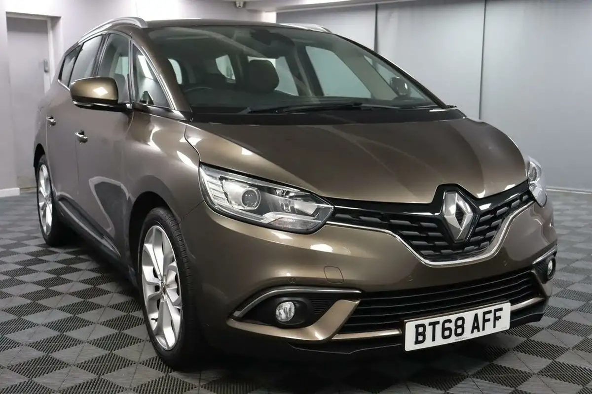 2018-renault-grand-scenic-13-tce-iconic-big-29