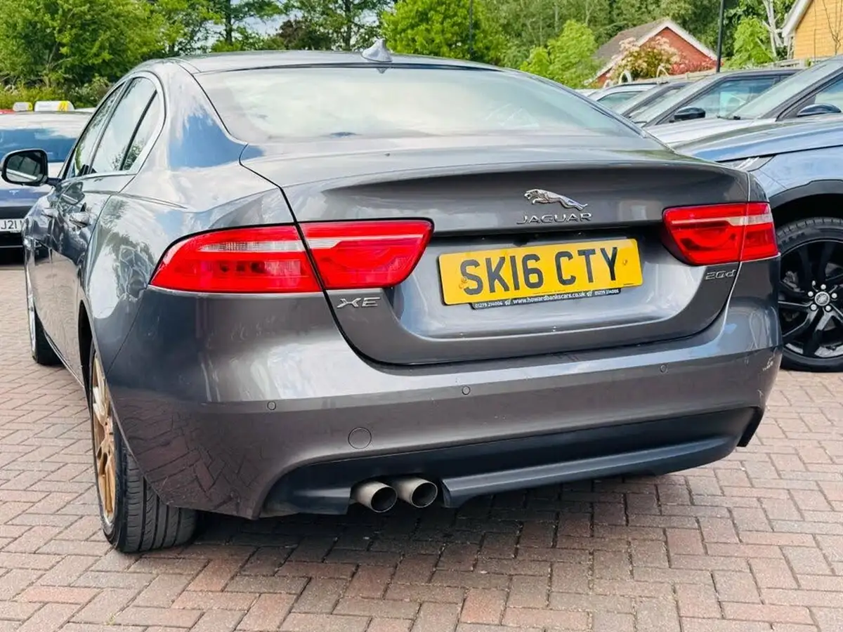 2016-jaguar-xe-20d-prestige-180ps-auto-big-13