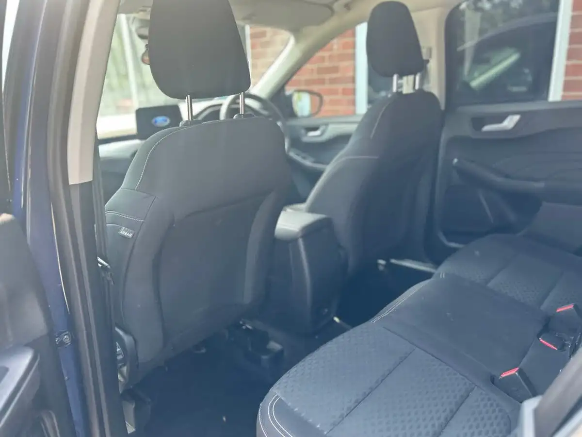 2021-ford-kuga-15-zetec-big-24