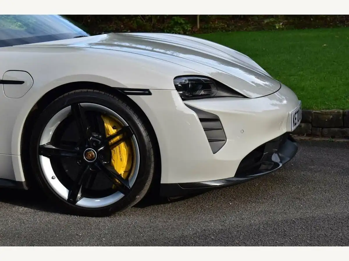 2020-porsche-taycan-e-turbo-s-big-9