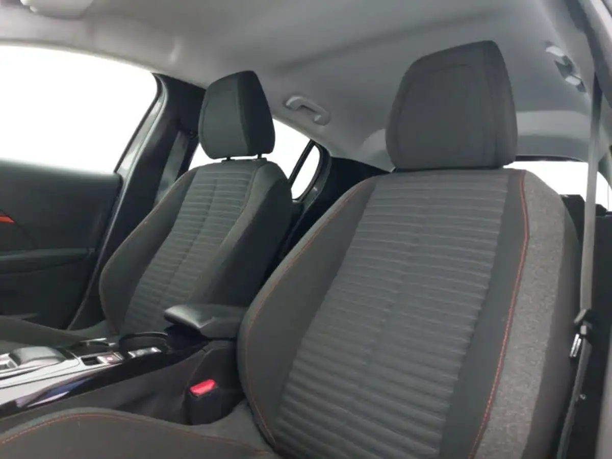 2023-peugeot-208-12-puretech-active-premium-100ps-eat8-big-11