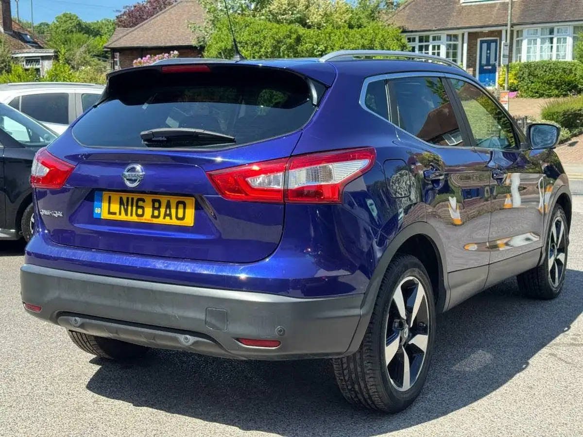 2016-nissan-qashqai-12-dig-t-n-connecta-xtronic-cvt-big-3